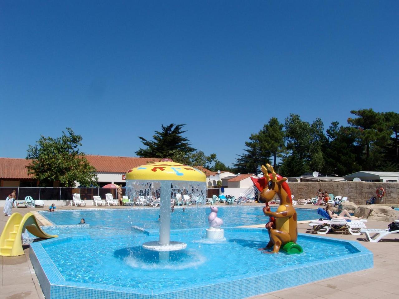 Hotel Camping Le Clos Des Pins Saint-Hilaire-de-Riez Exteriér fotografie